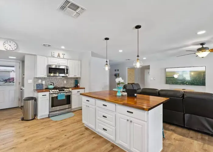 Holiday home Spacious + Pool, Putting & Dream Backyard Phoenix